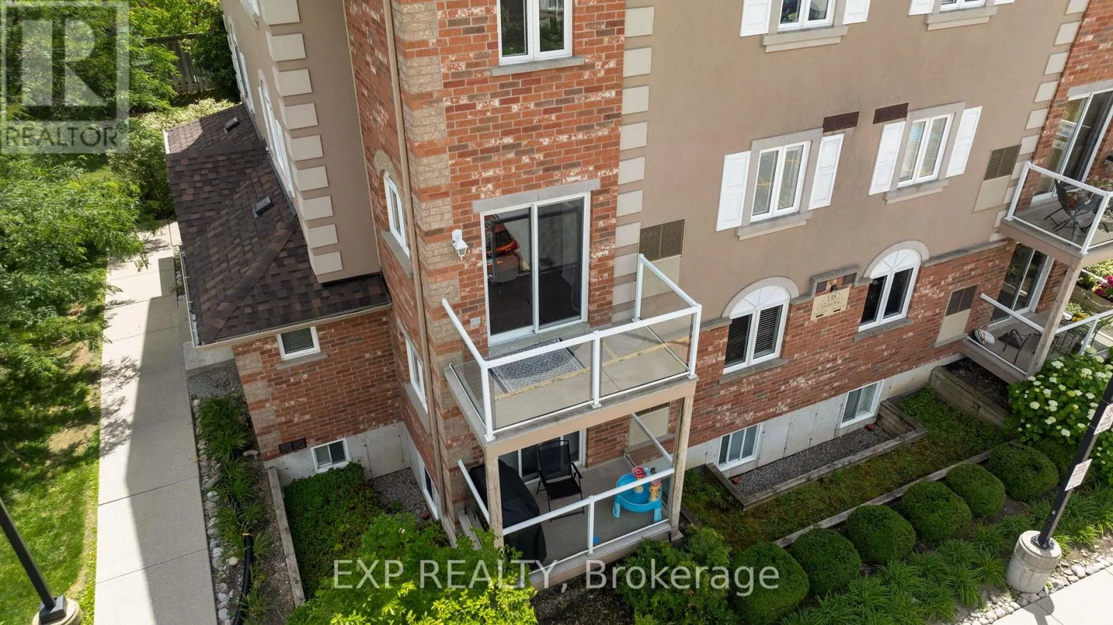 3 - 135 SYDENHAM WELLS