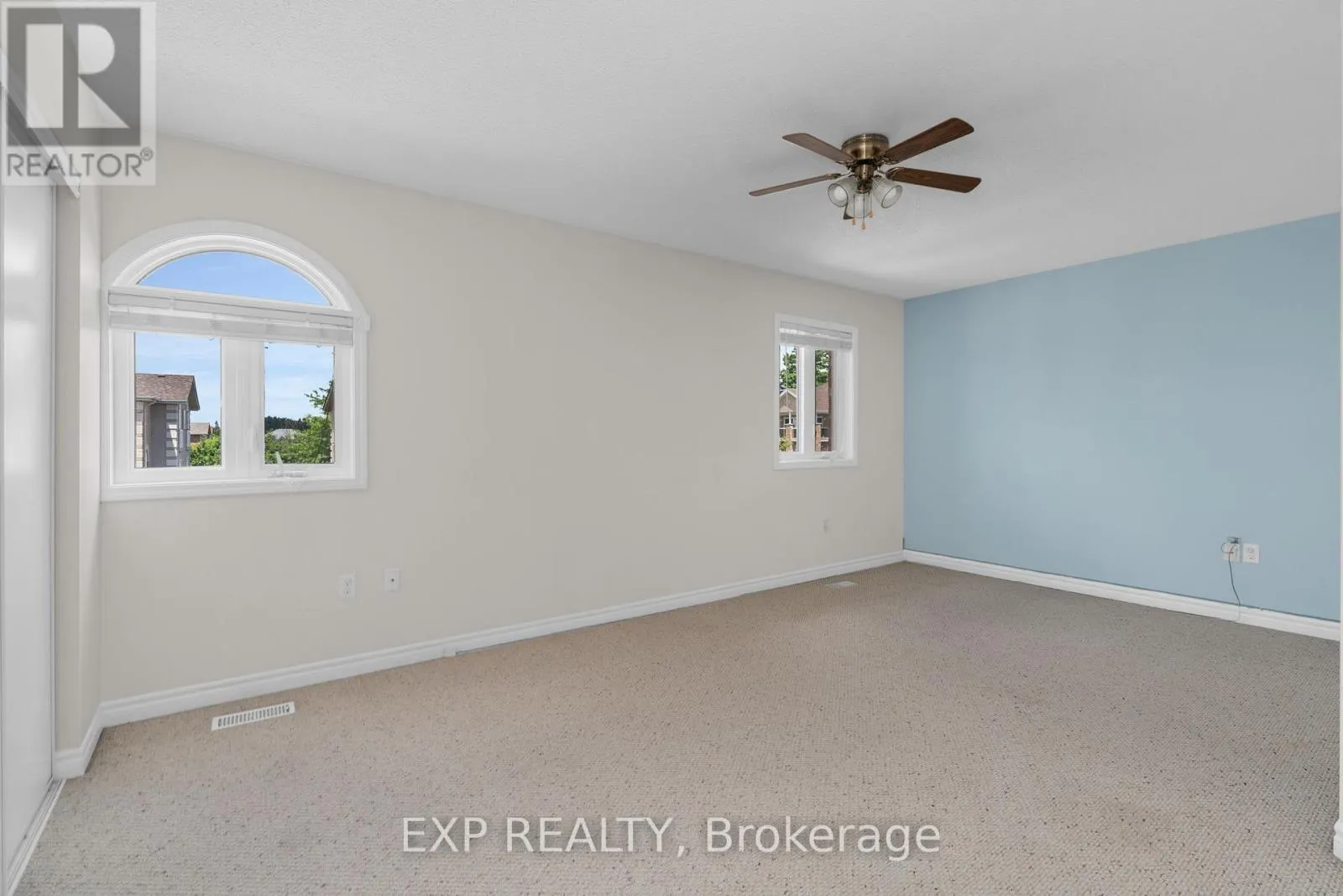 3 - 135 SYDENHAM WELLS