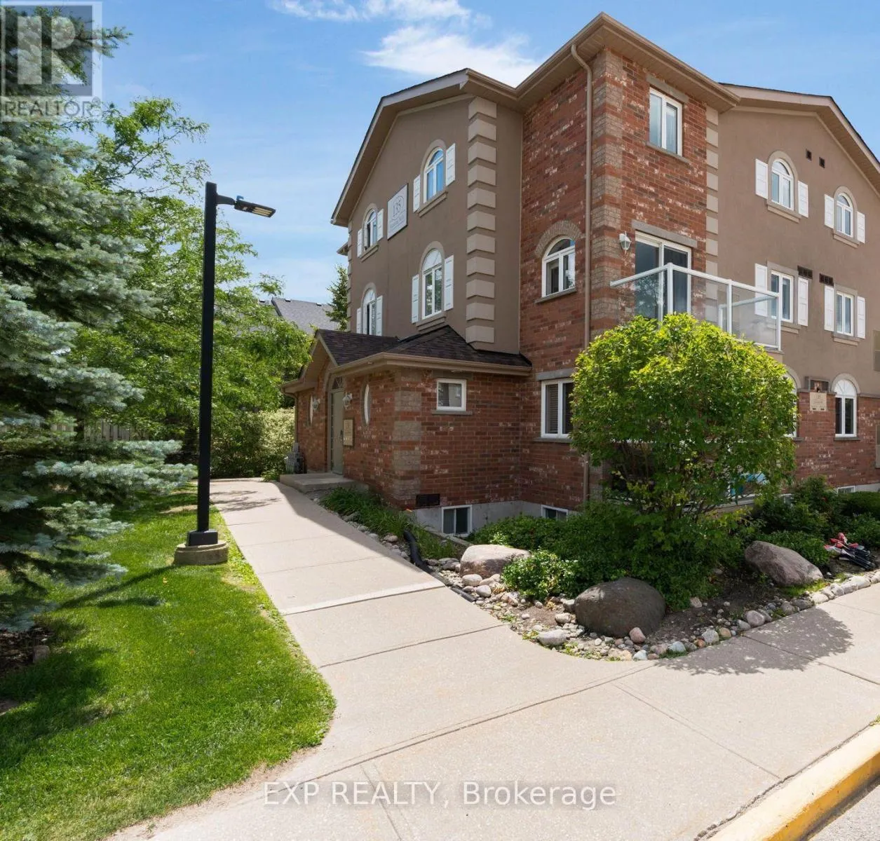 3 - 135 SYDENHAM WELLS