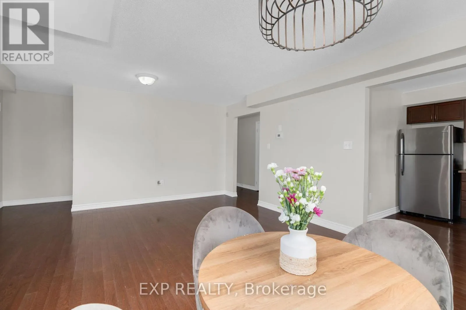 3 - 135 SYDENHAM WELLS