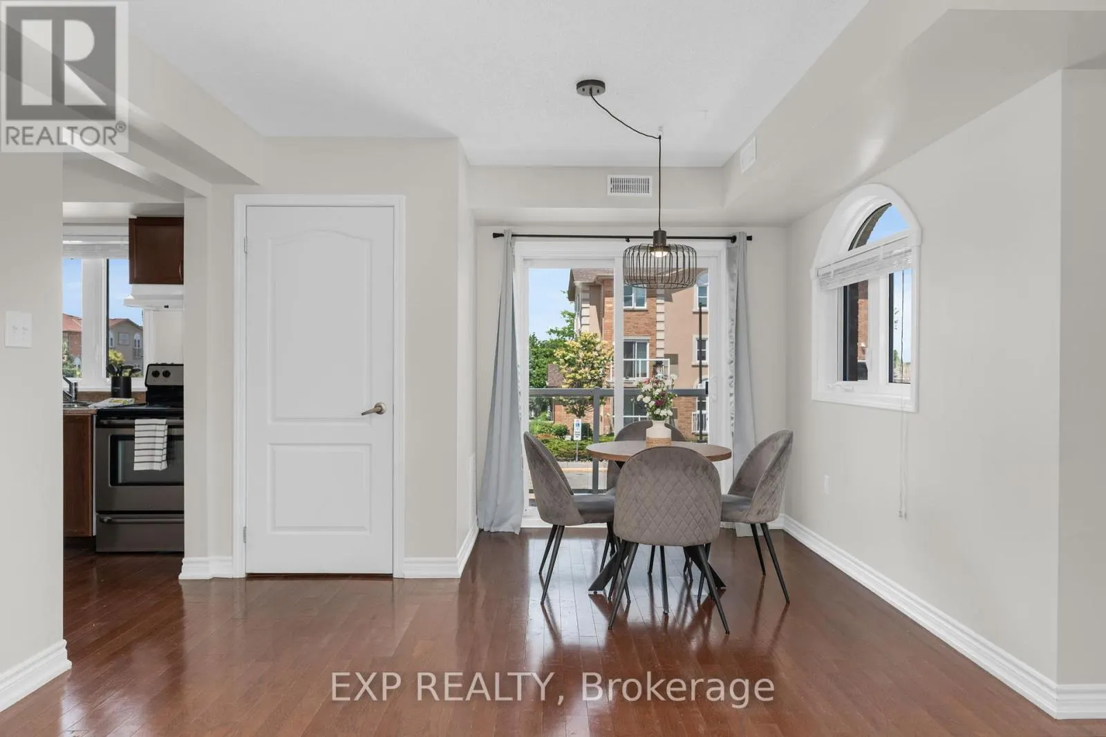 3 - 135 SYDENHAM WELLS