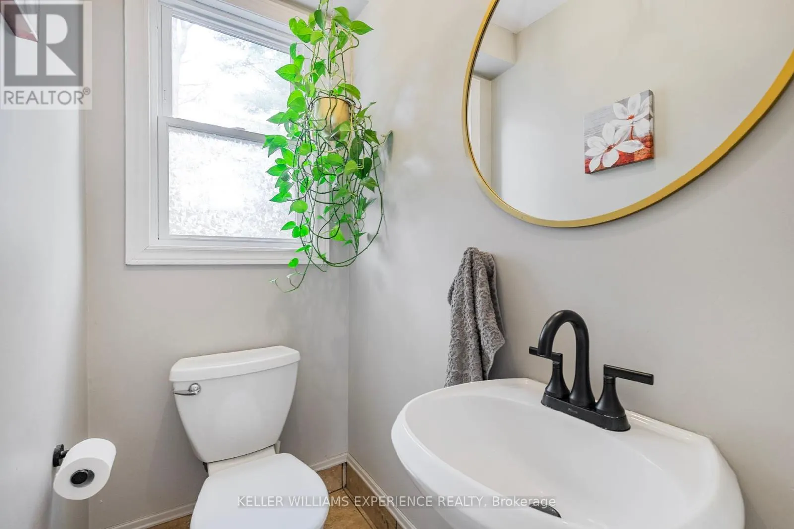31 LAWRENCE AVENUE