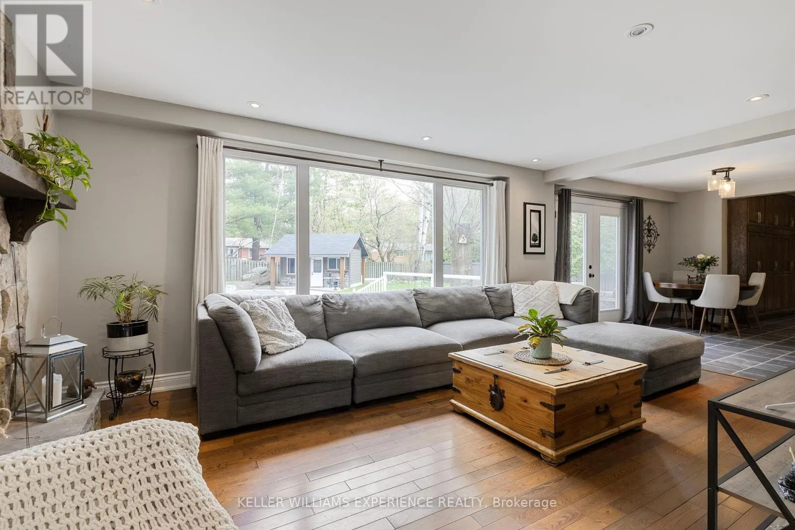 31 LAWRENCE AVENUE
