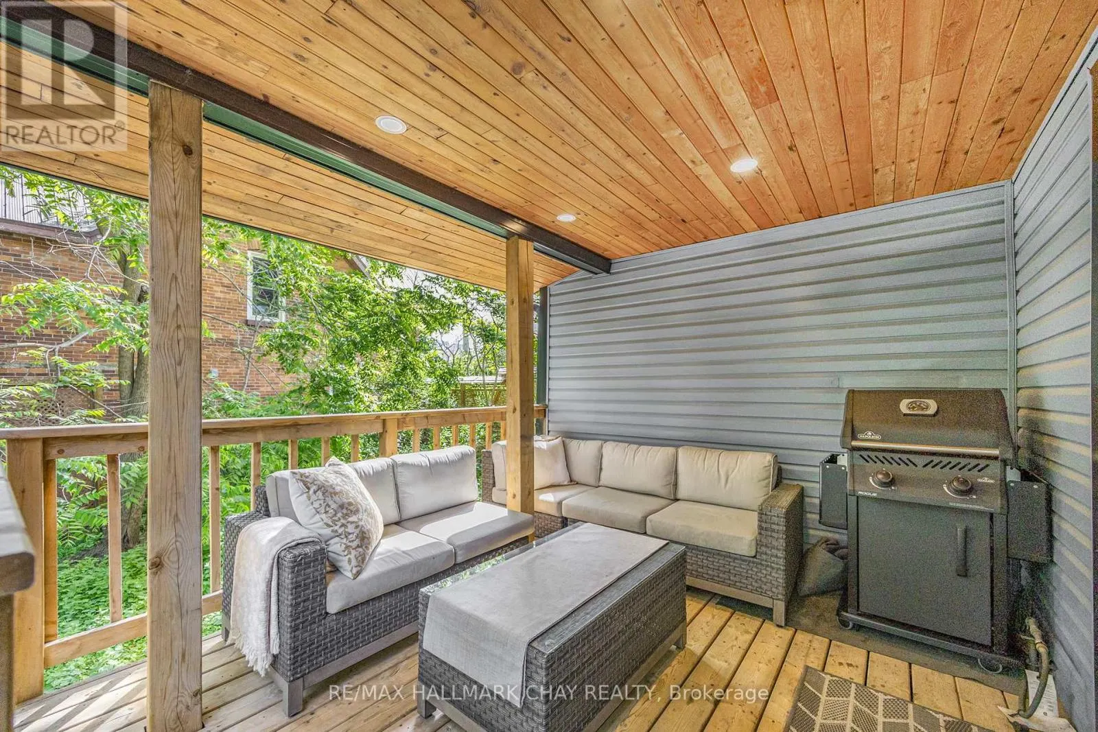 230 MISSISSAGA STREET W