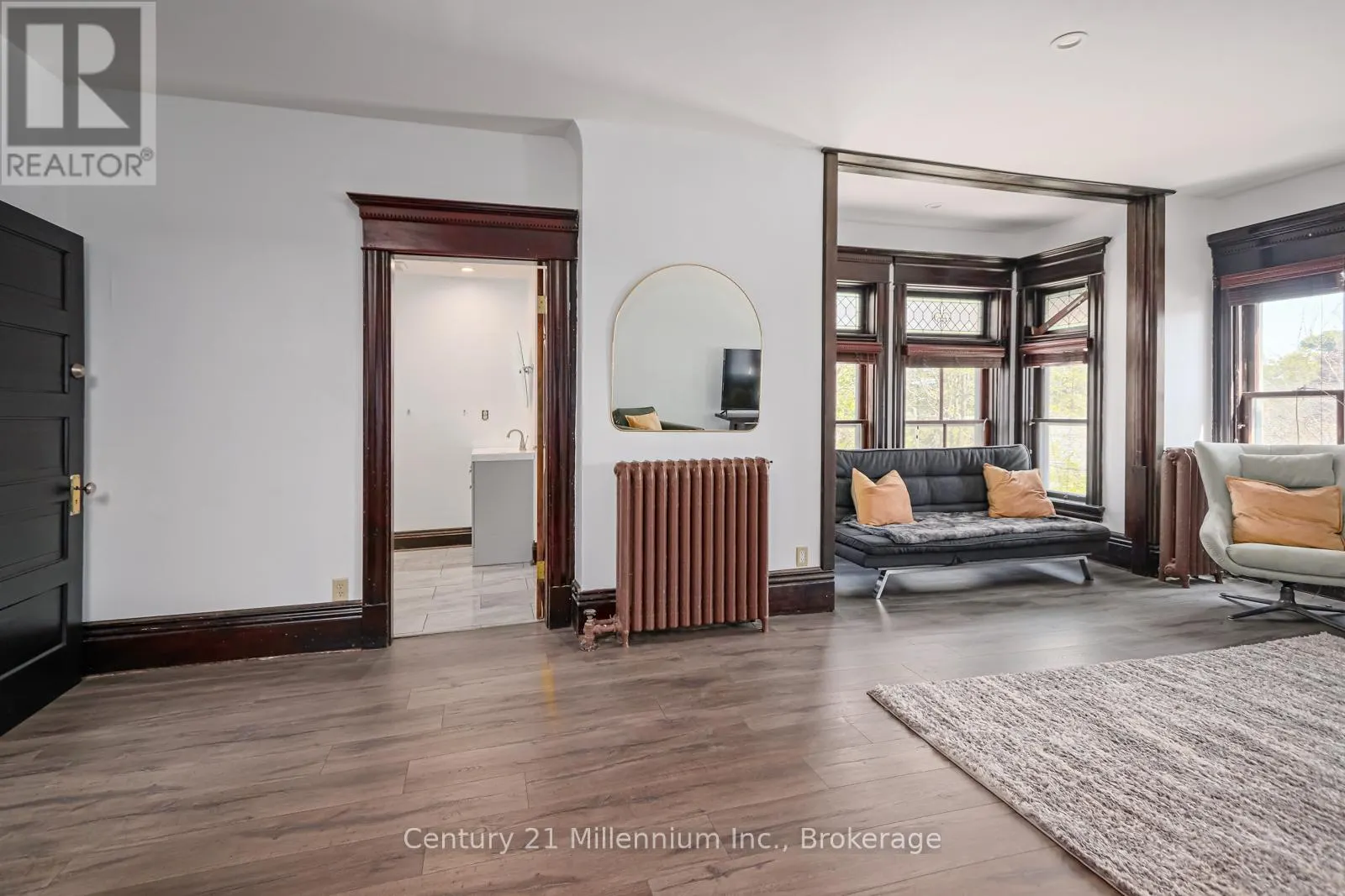 300 - 637 HURONTARIO STREET, #300