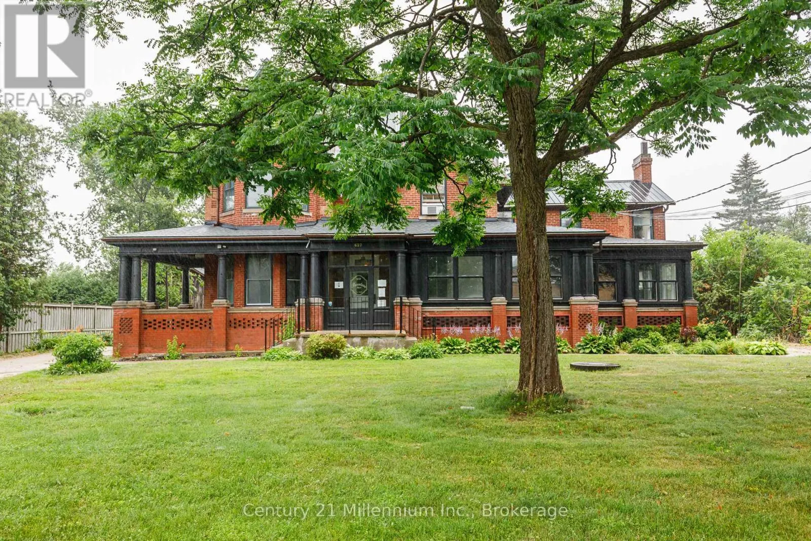 300 - 637 HURONTARIO STREET, #300