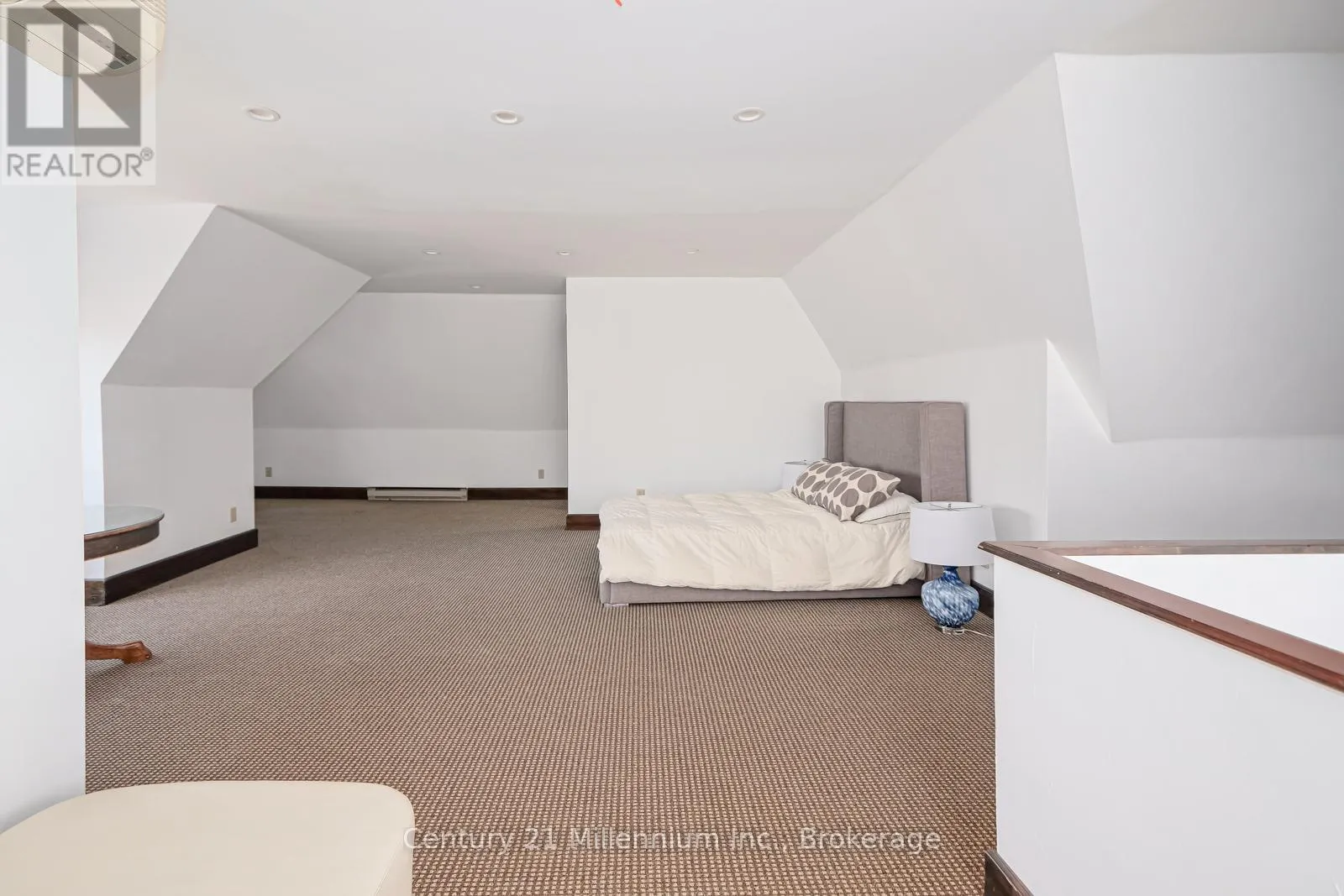 300 - 637 HURONTARIO STREET, #300
