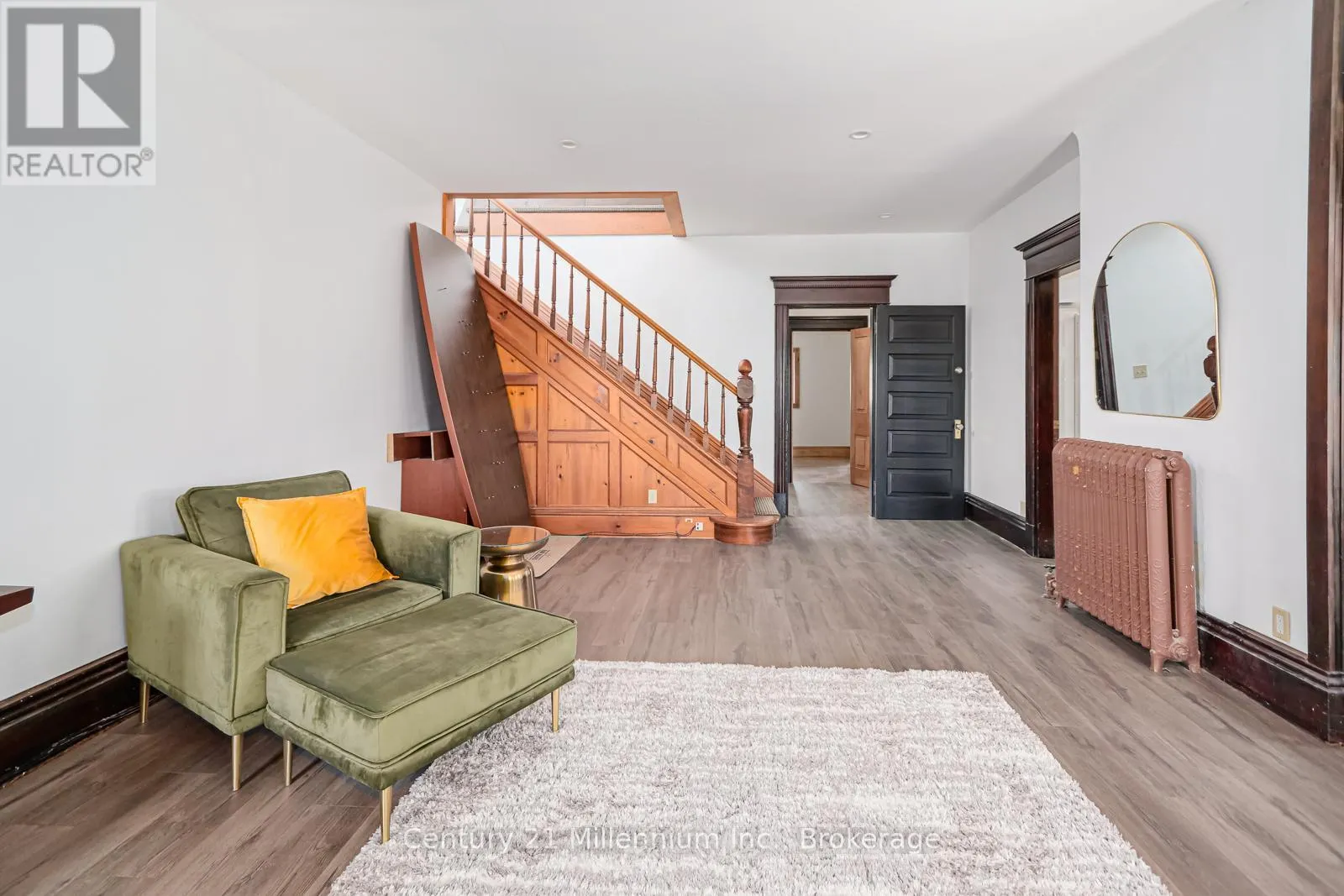 300 - 637 HURONTARIO STREET, #300