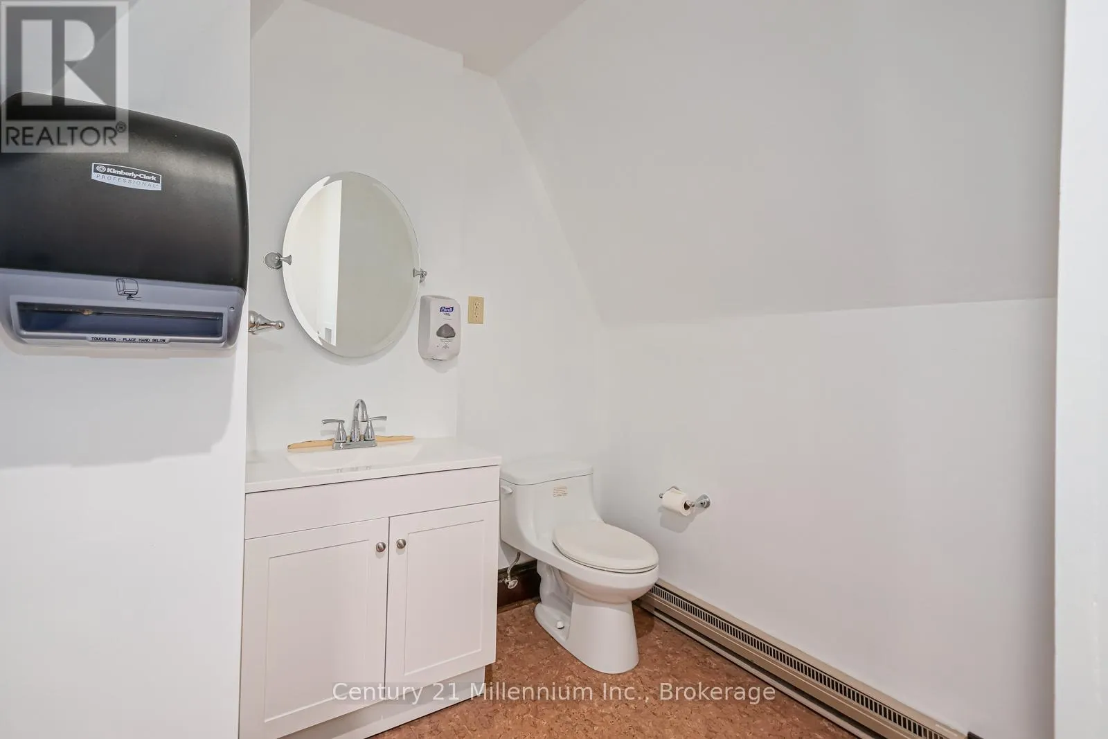 300 - 637 HURONTARIO STREET, #300