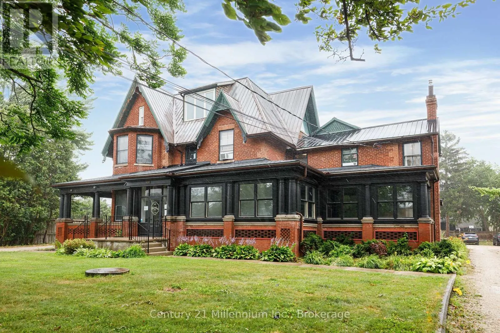 637 HURONTARIO STREET