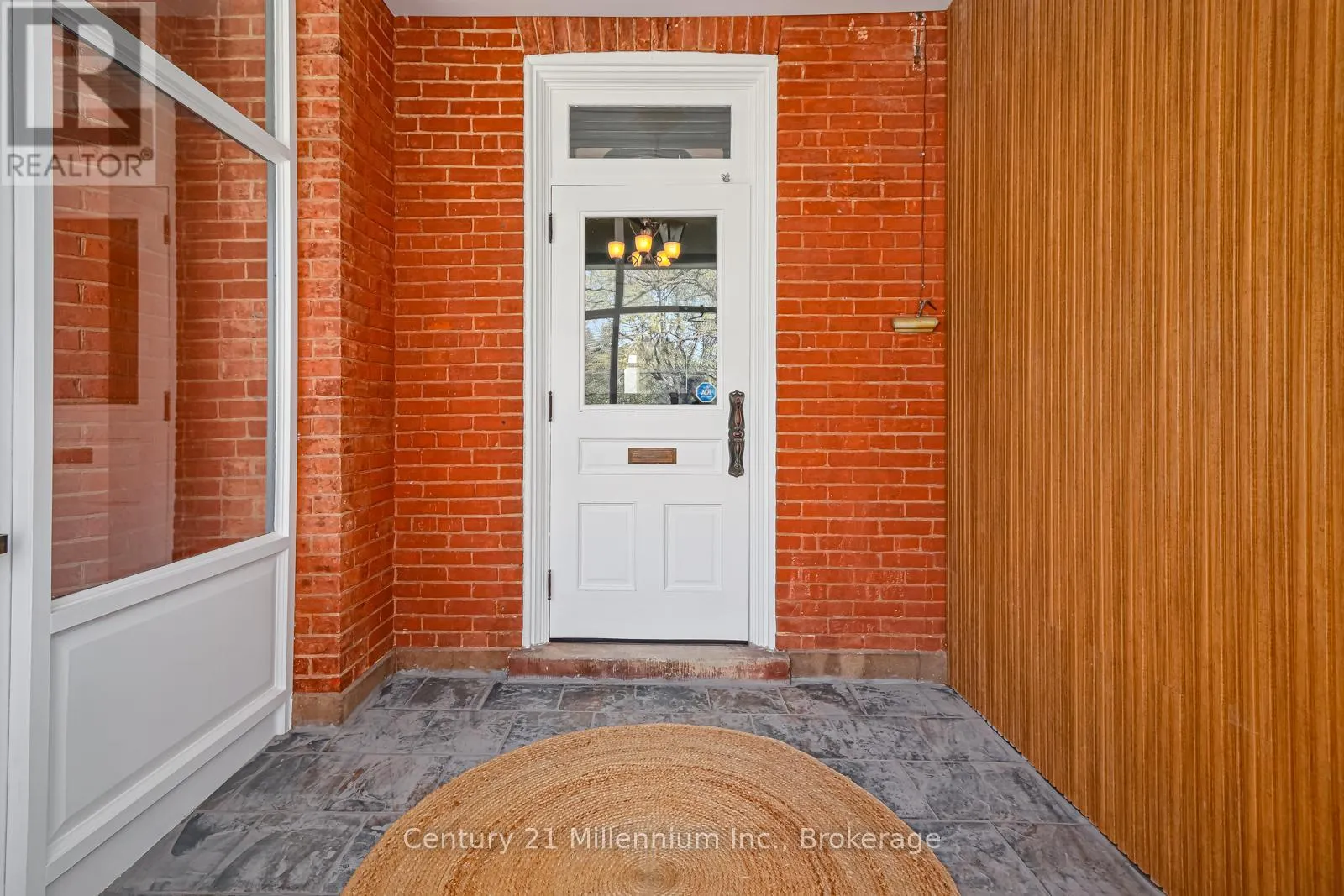637 HURONTARIO STREET