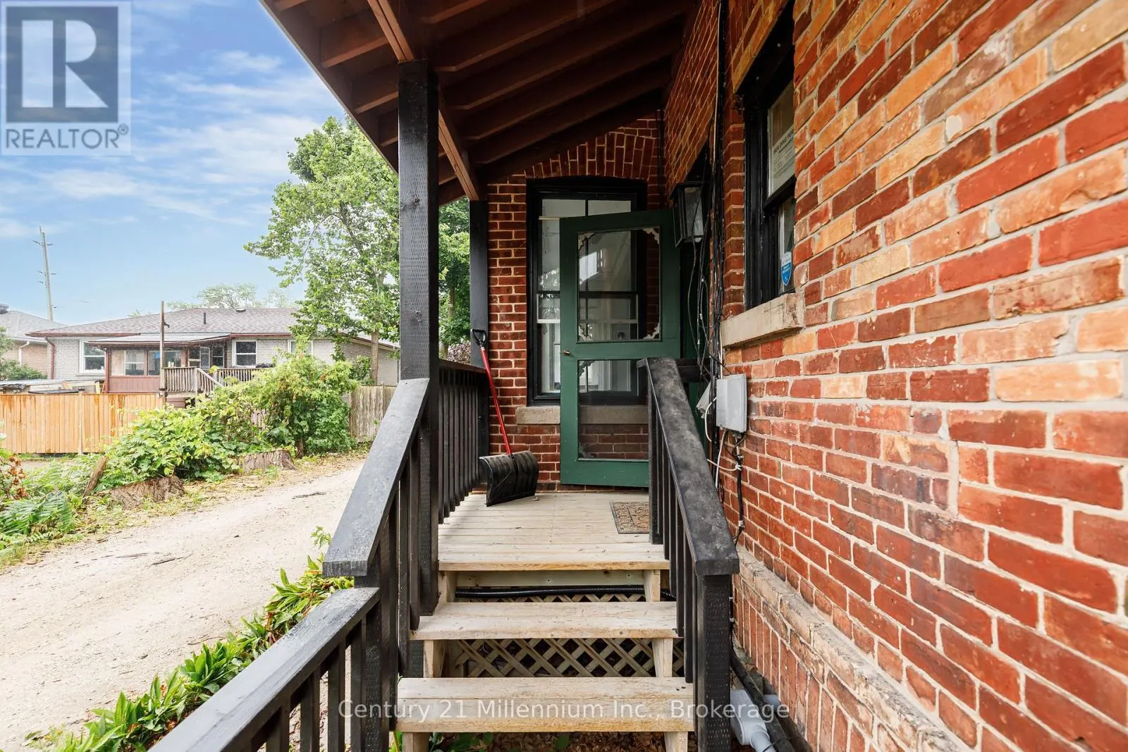 637 HURONTARIO STREET