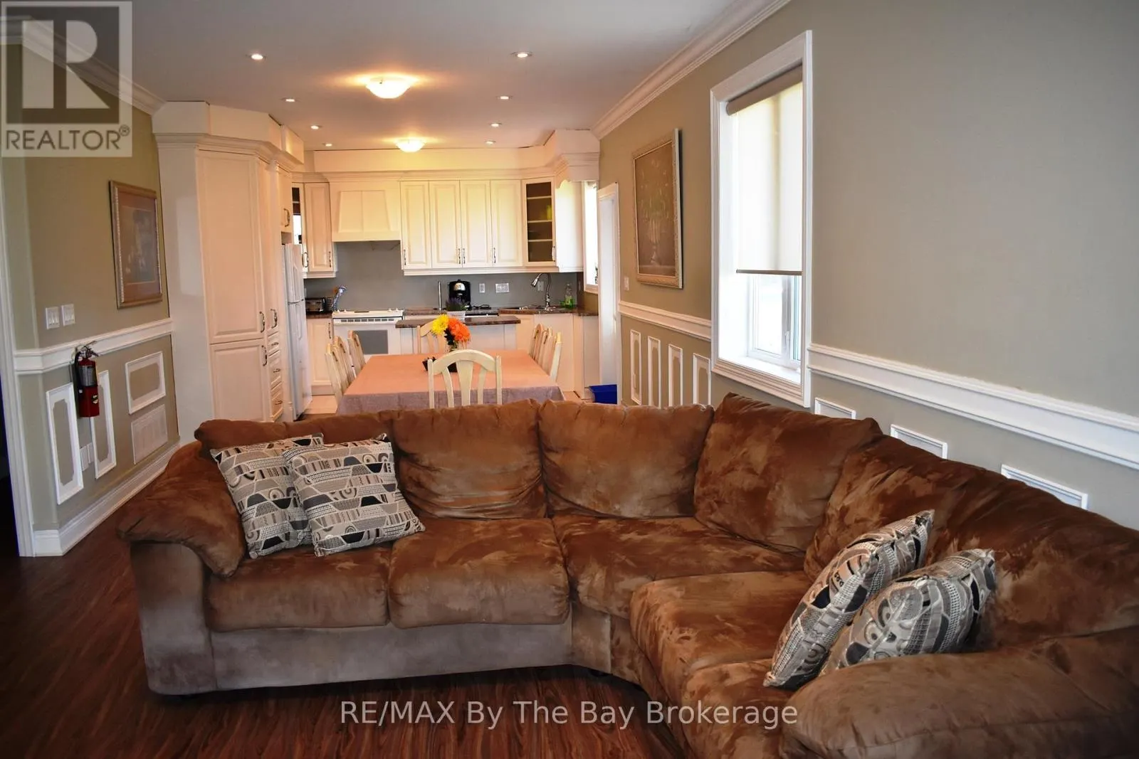 332 COASTLINE DRIVE