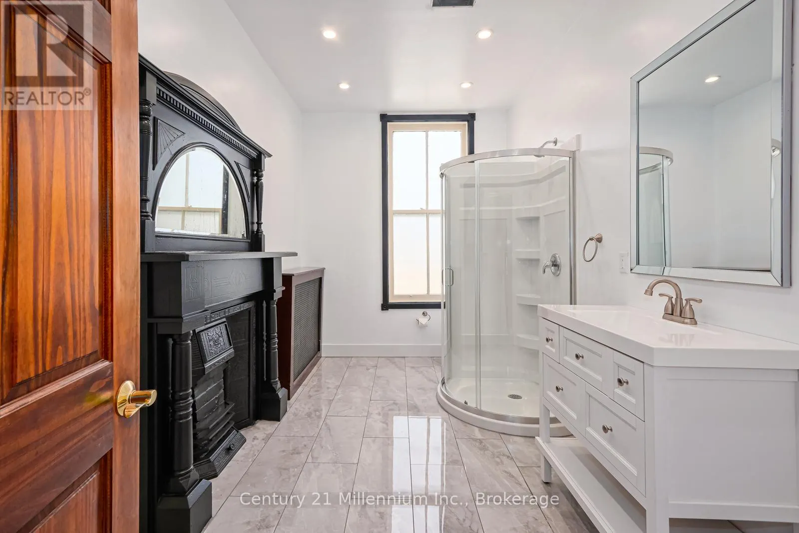 102 - 637 HURONTARIO STREET, #102