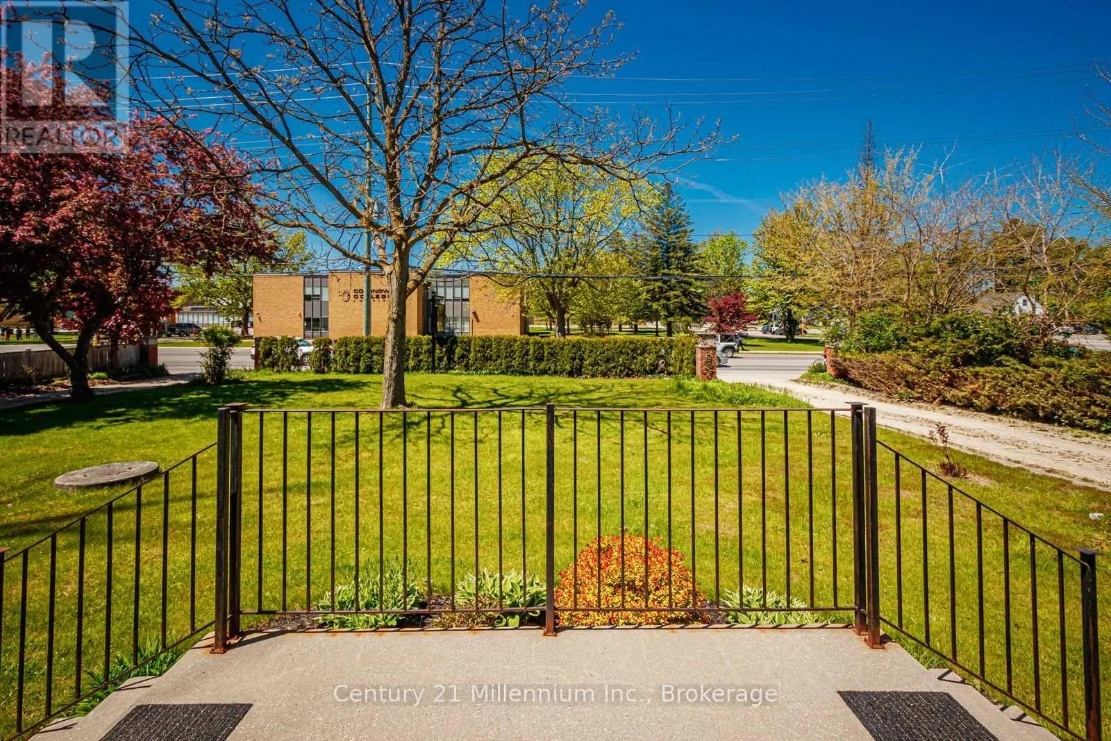 102 - 637 HURONTARIO STREET, #102