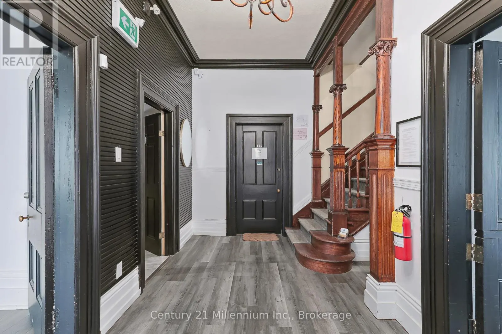 102 - 637 HURONTARIO STREET, #102