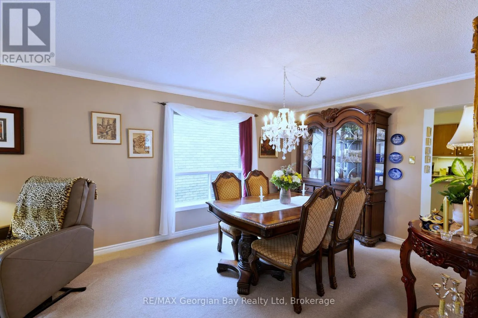 1057 DINA CRESCENT