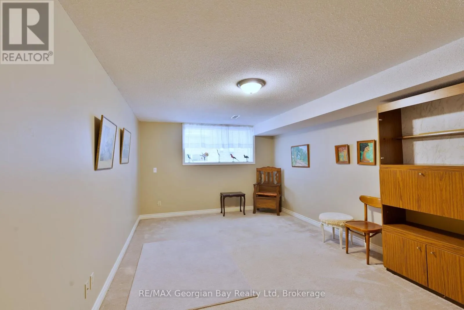 1057 DINA CRESCENT
