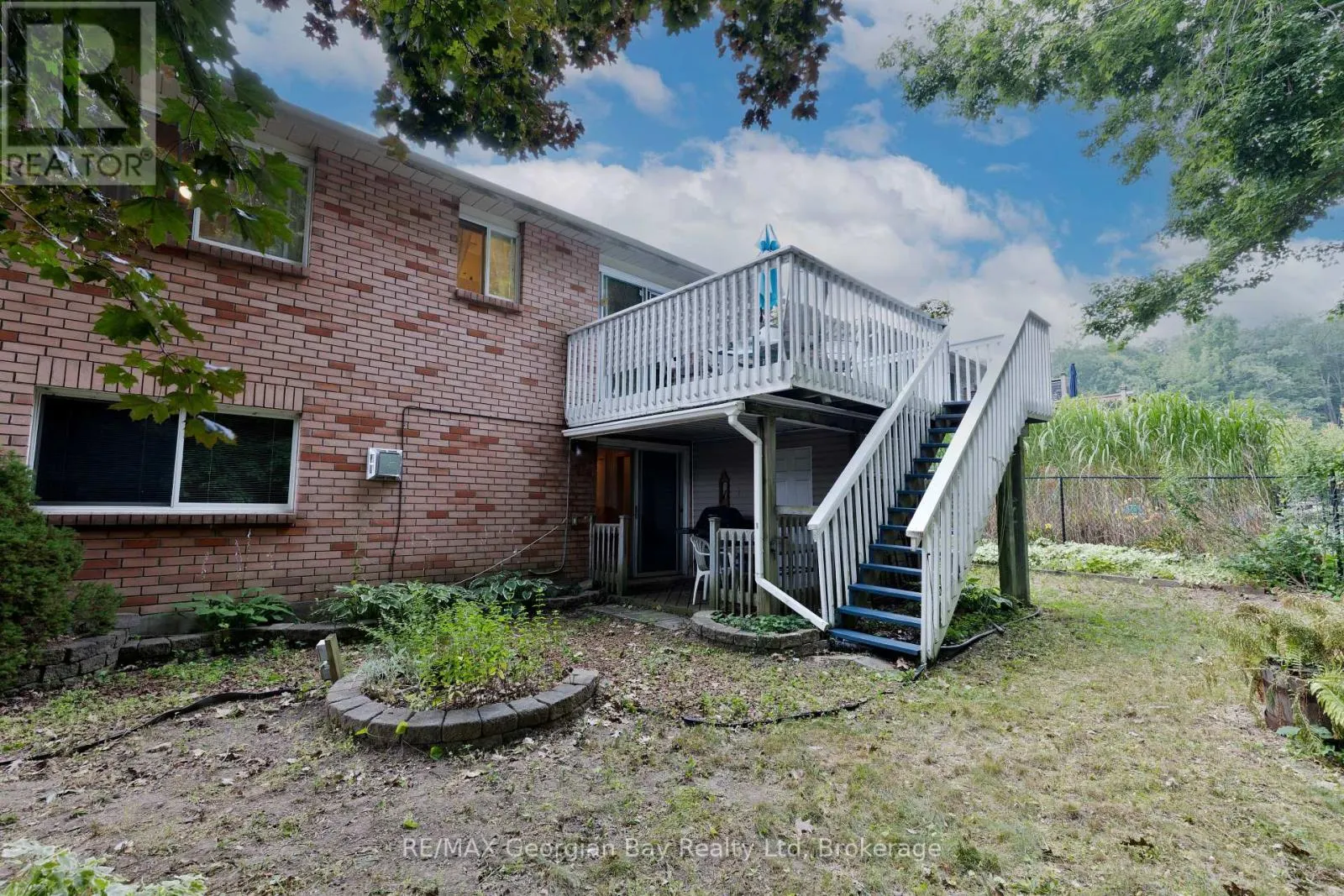 1057 DINA CRESCENT