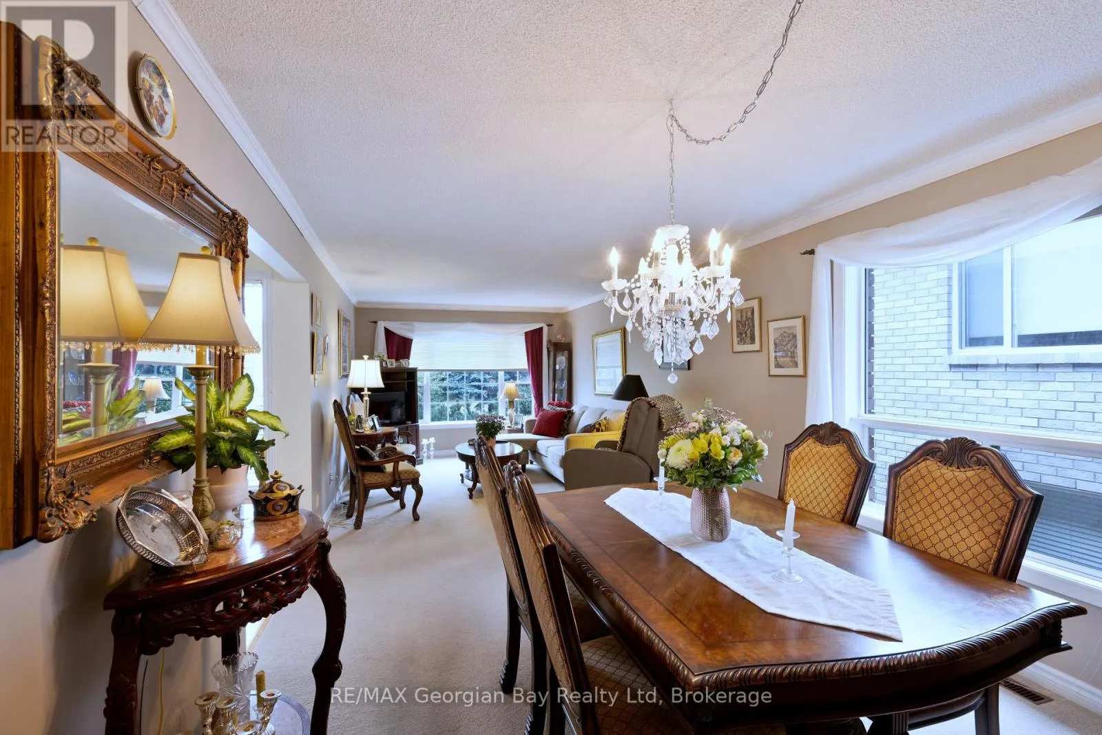 1057 DINA CRESCENT