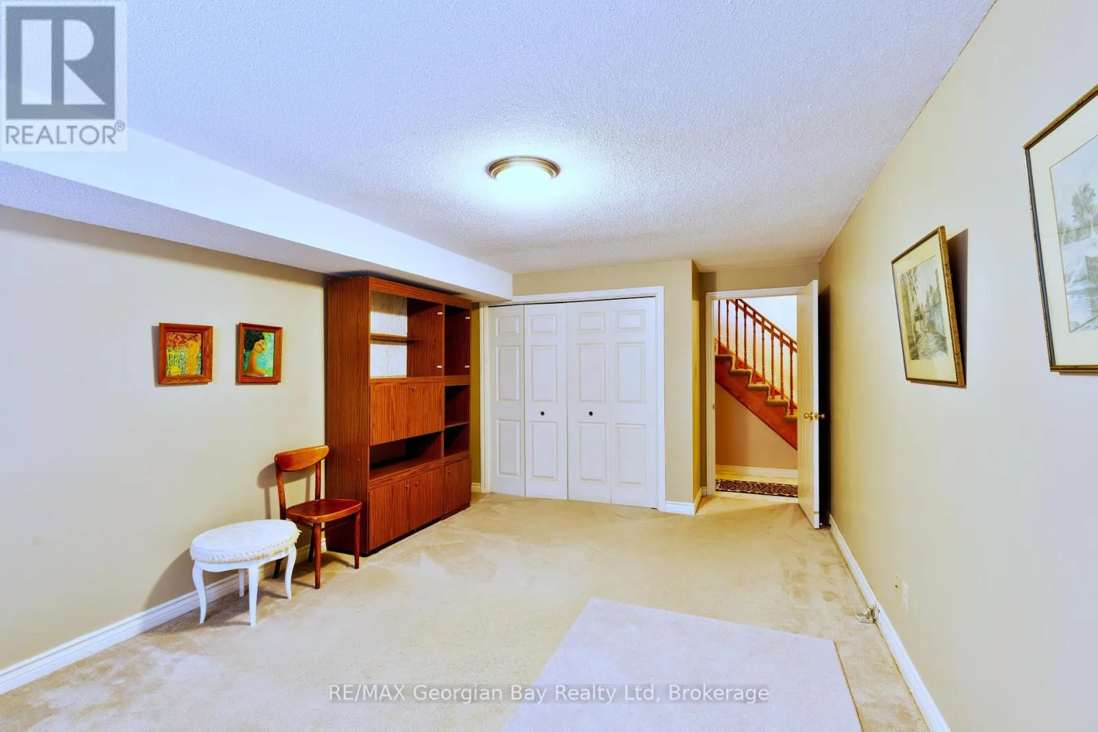 1057 DINA CRESCENT