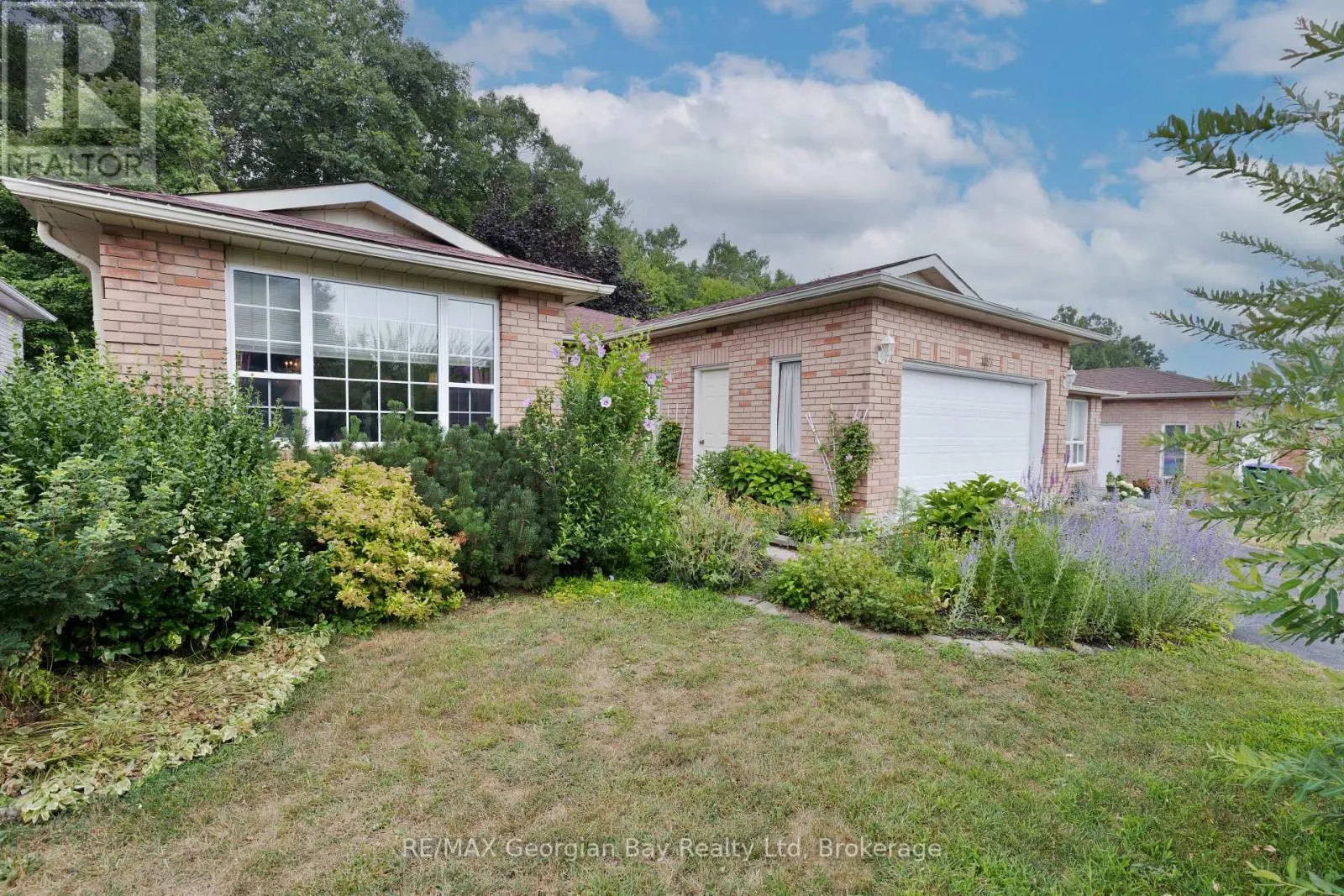 1057 DINA CRESCENT