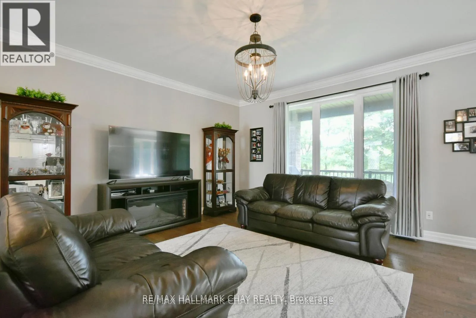 5 KANATA COURT