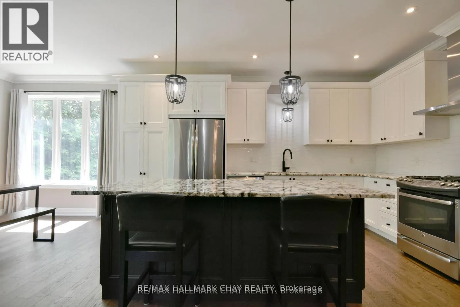 5 KANATA COURT
