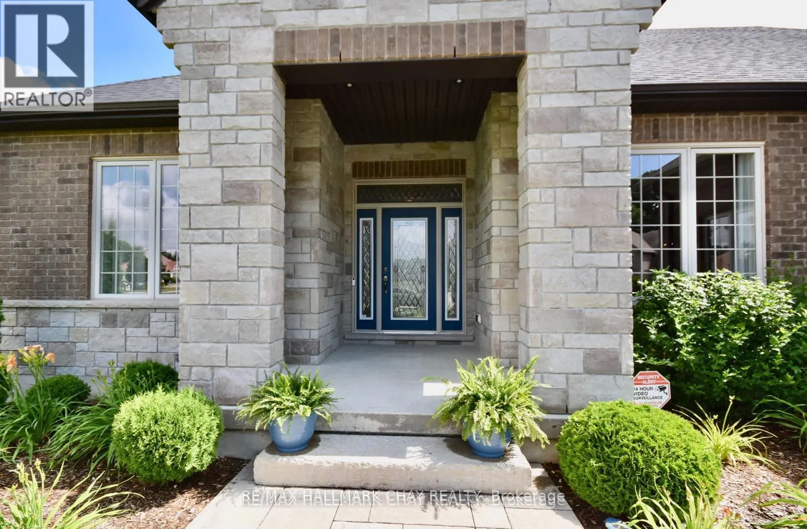 5 KANATA COURT