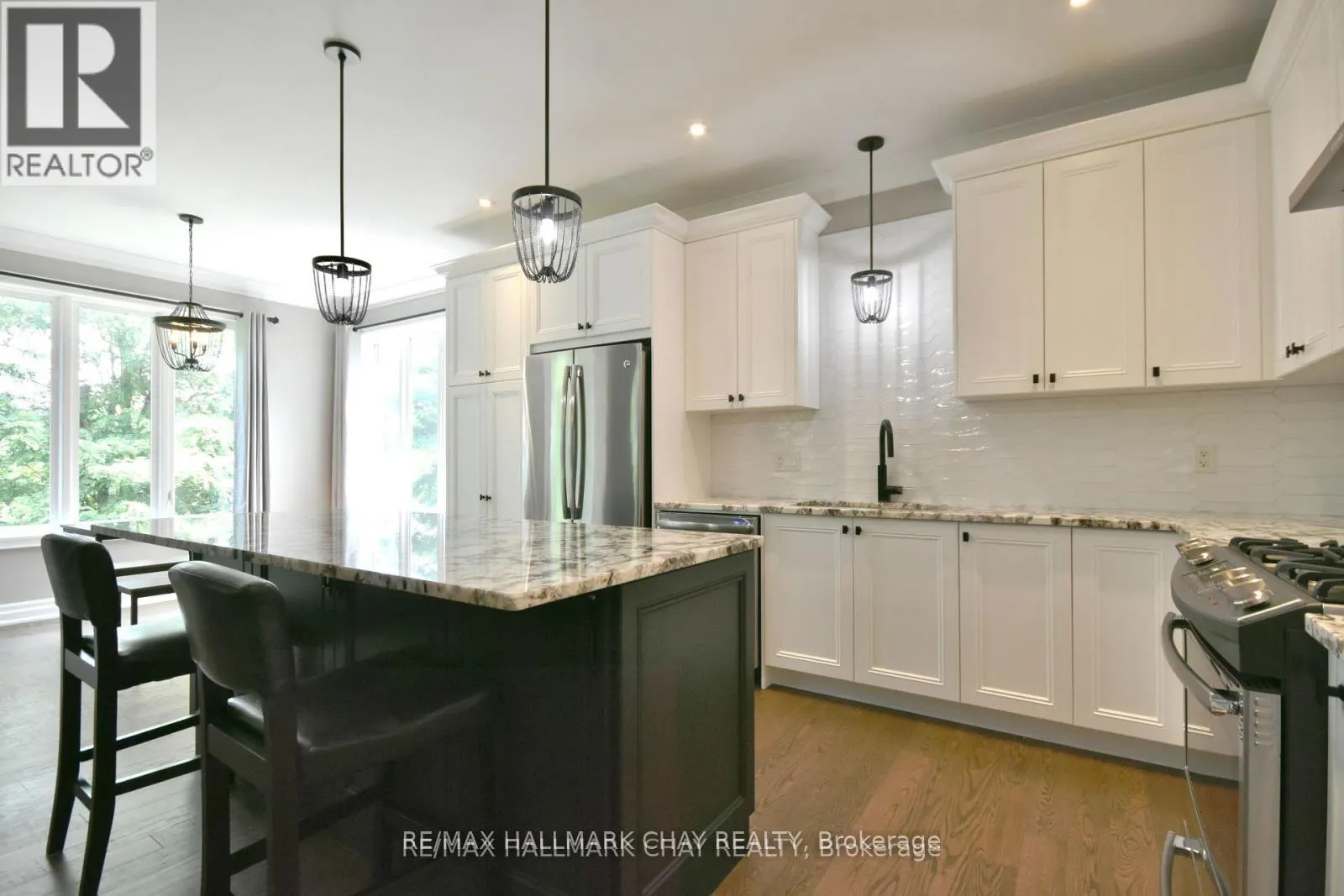 5 KANATA COURT