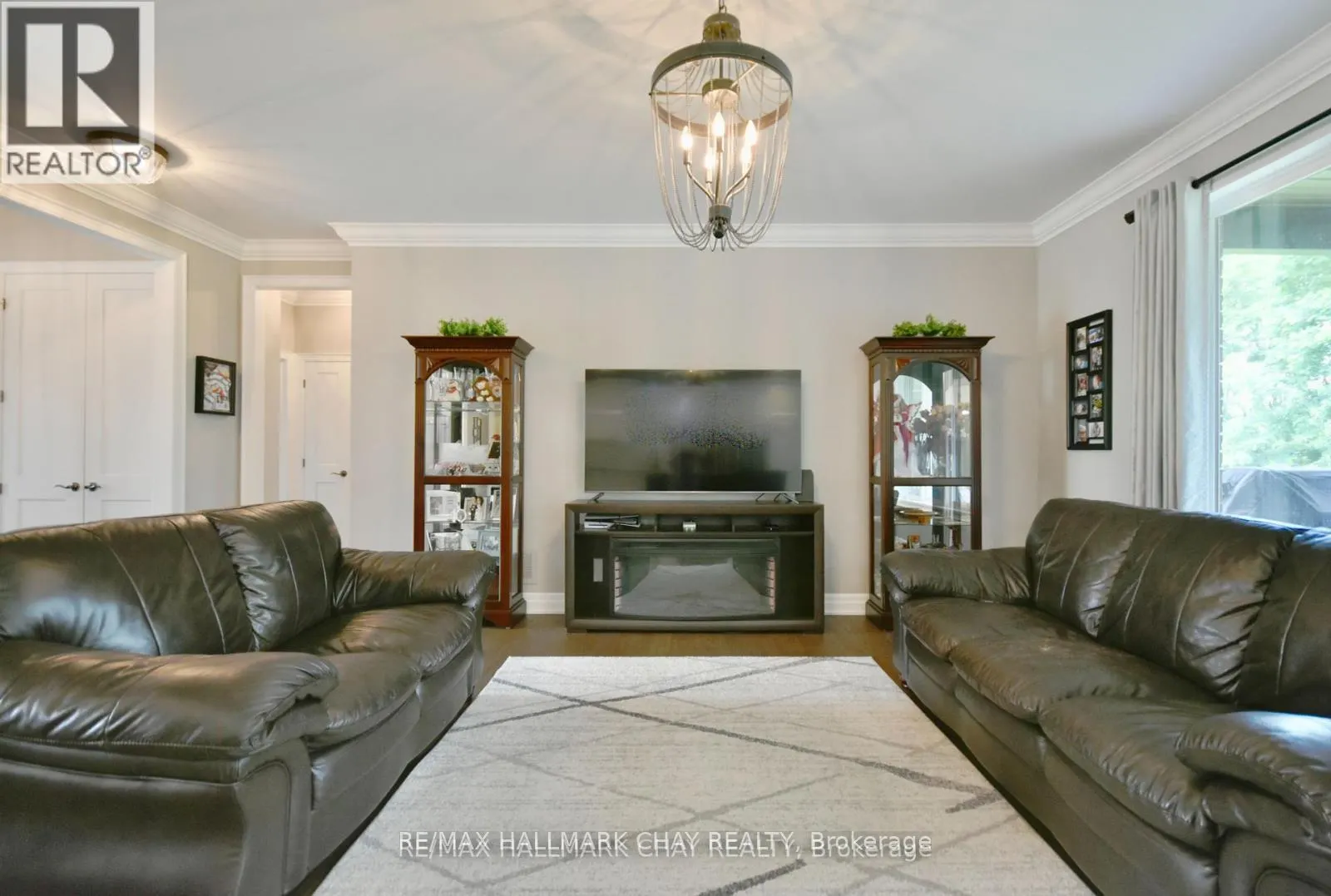 5 KANATA COURT