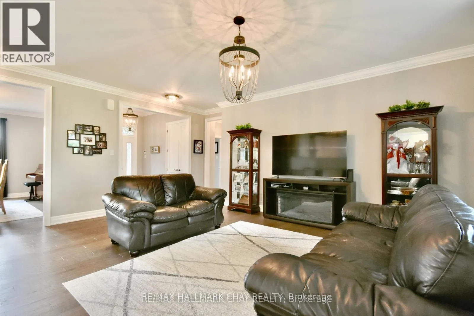 5 KANATA COURT
