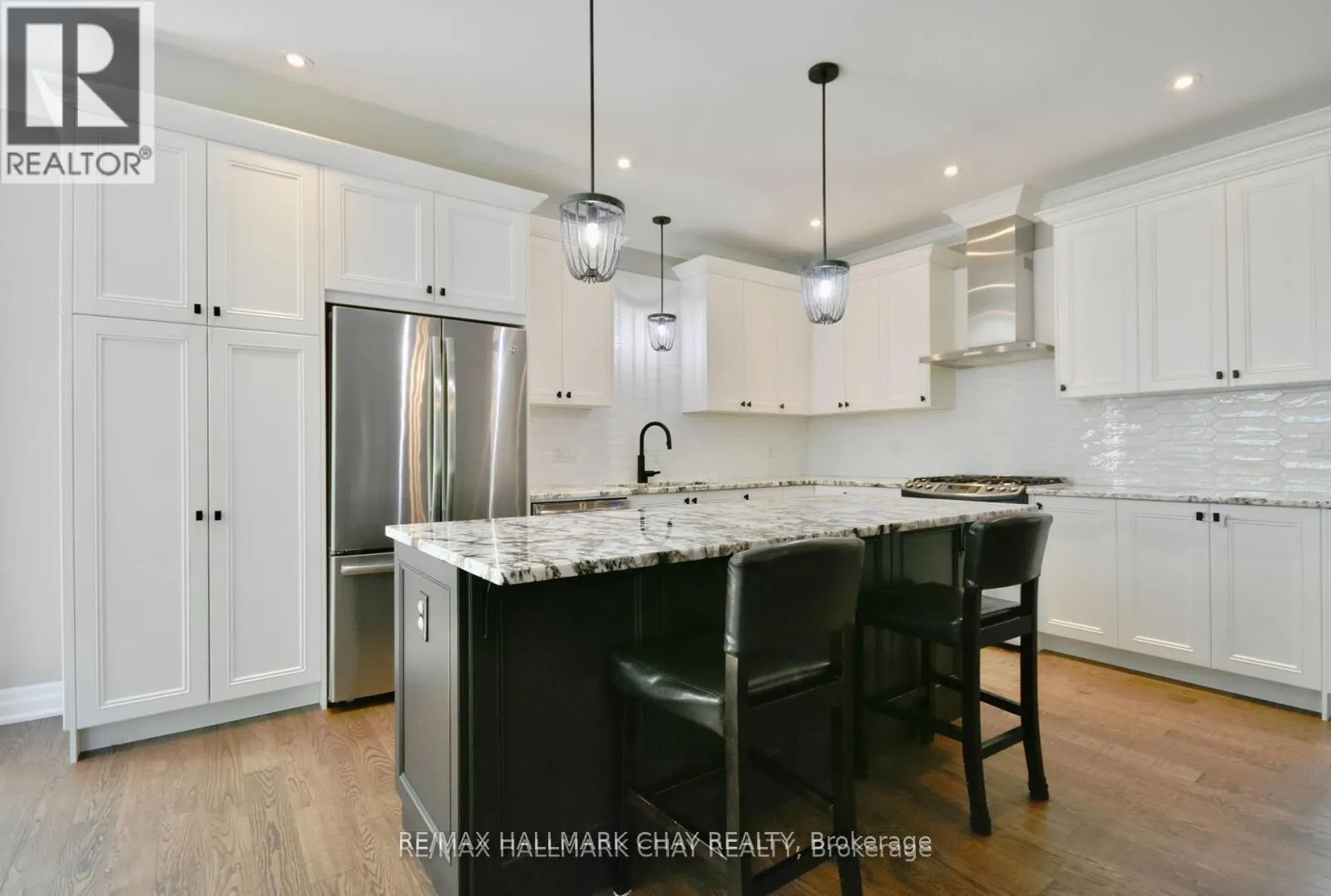 5 KANATA COURT