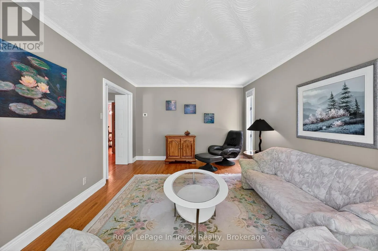 56 ROBERT STREET E