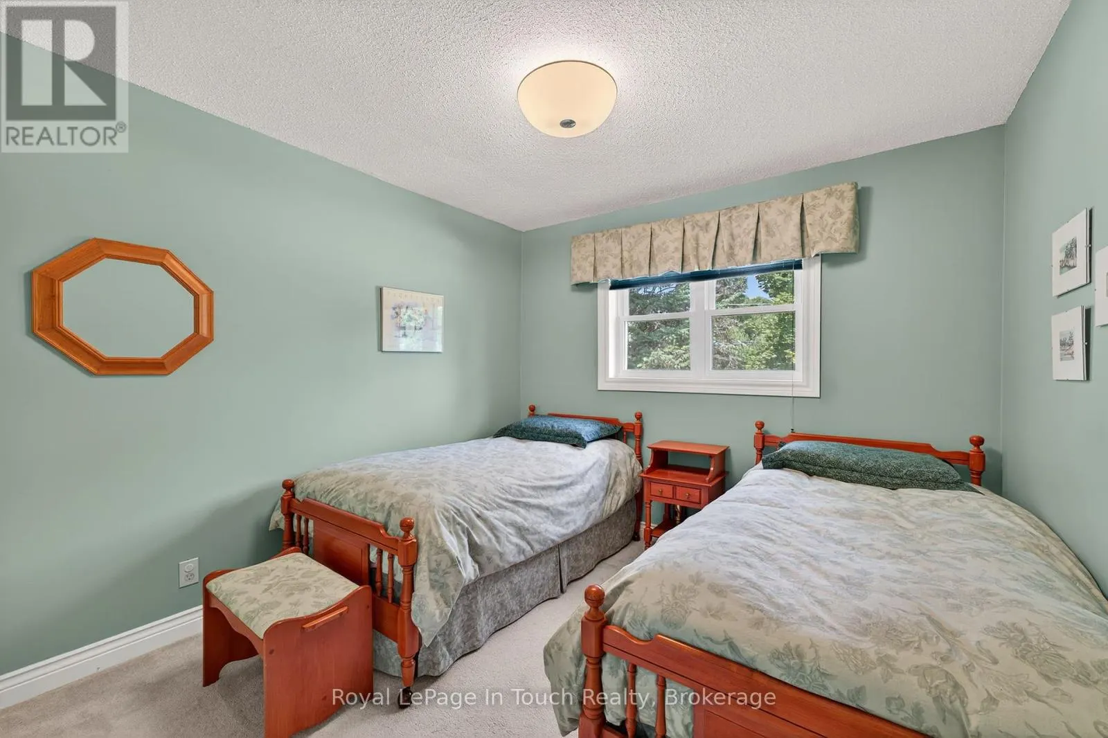 56 ROBERT STREET E
