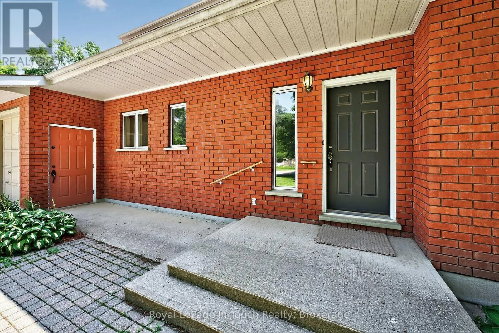 56 ROBERT STREET E