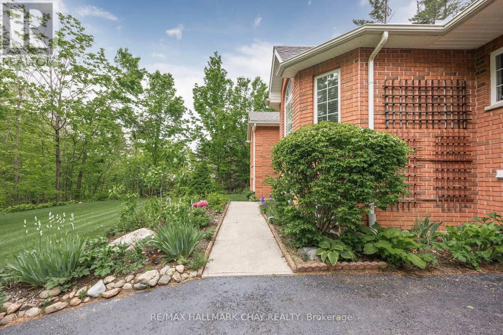 7 PINEVIEW DRIVE