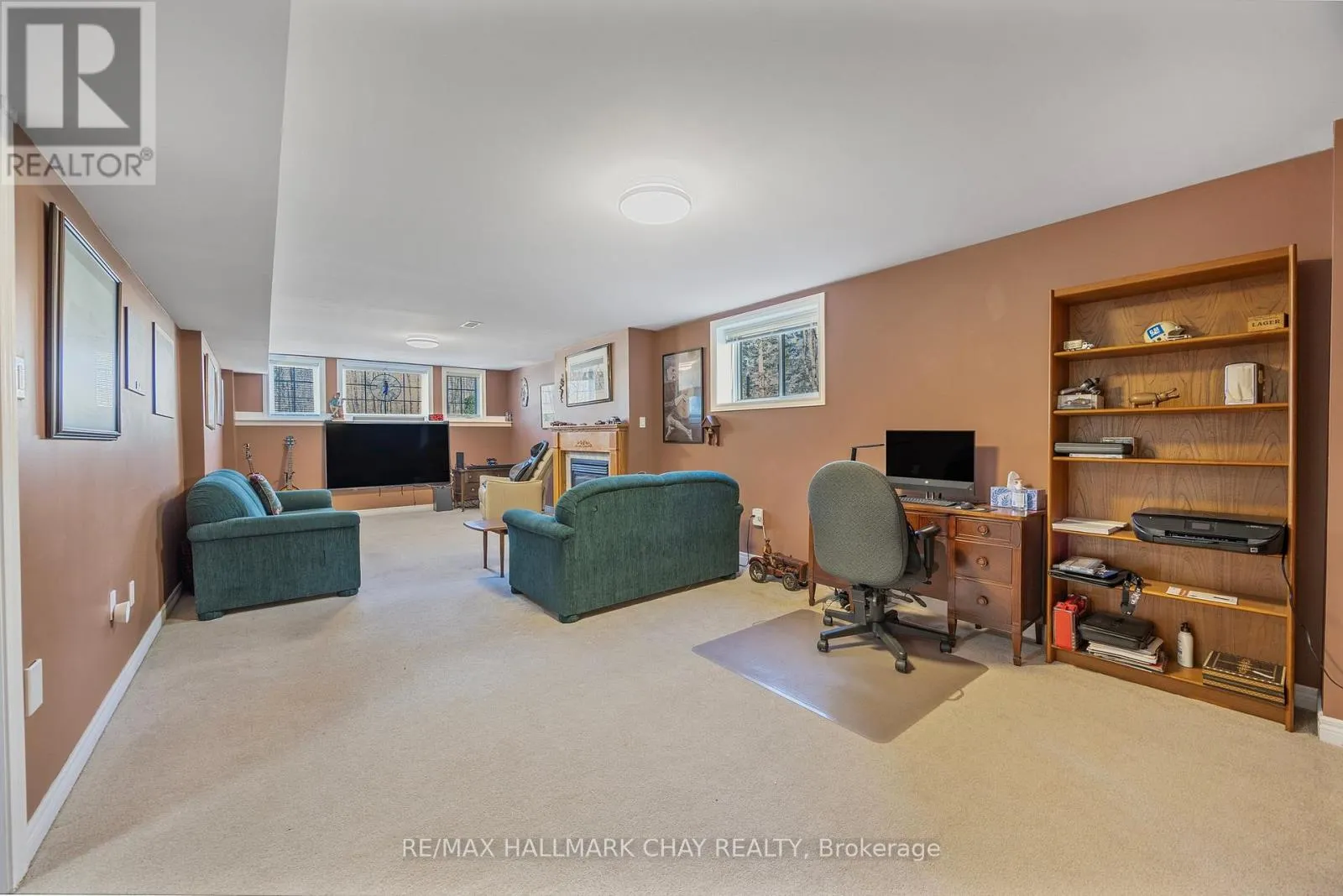 7 PINEVIEW DRIVE