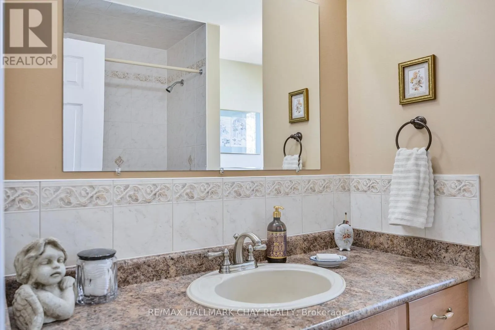 7 PINEVIEW DRIVE