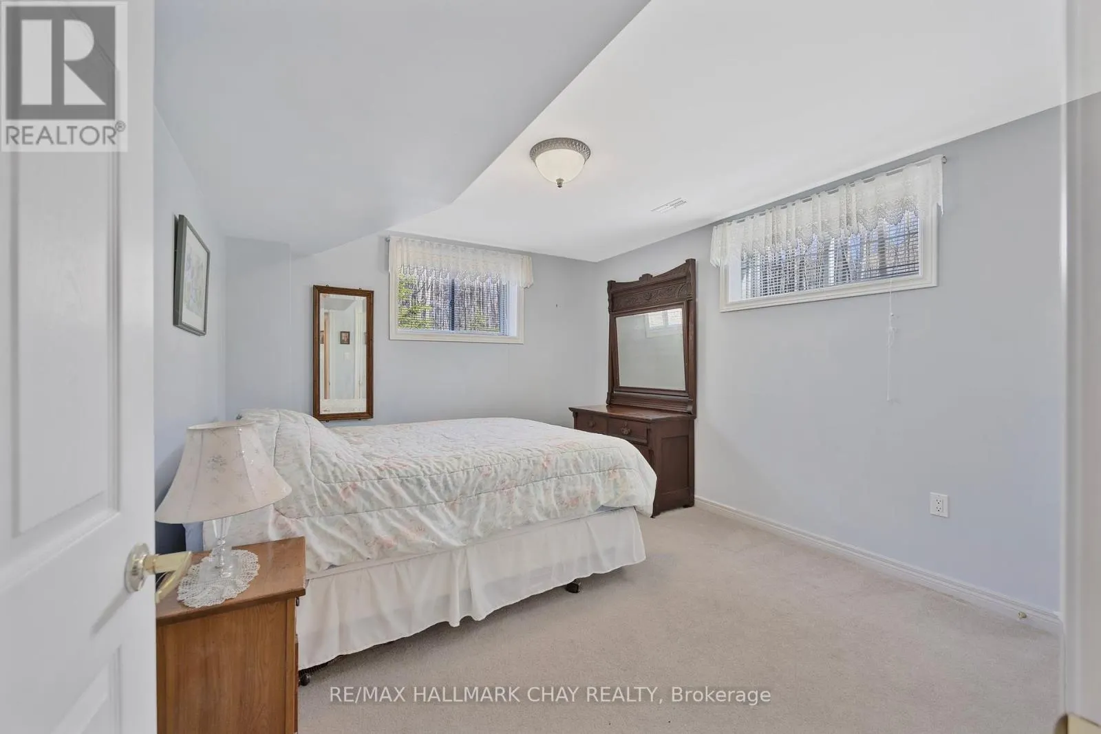 7 PINEVIEW DRIVE