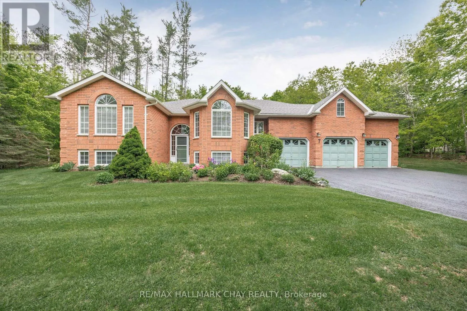 7 PINEVIEW DRIVE