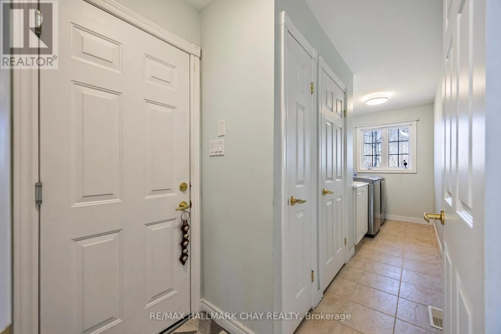 7 PINEVIEW DRIVE