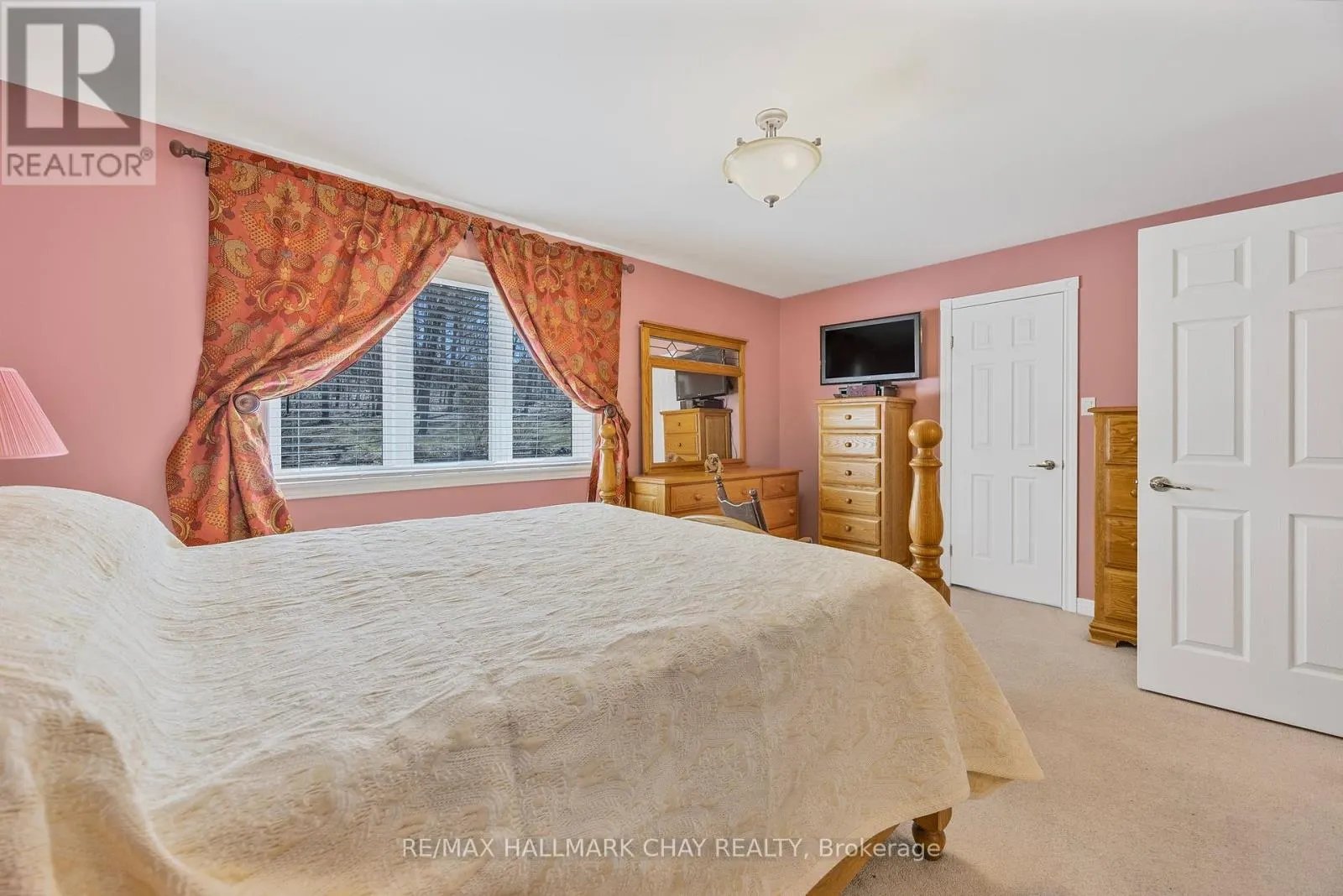 7 PINEVIEW DRIVE