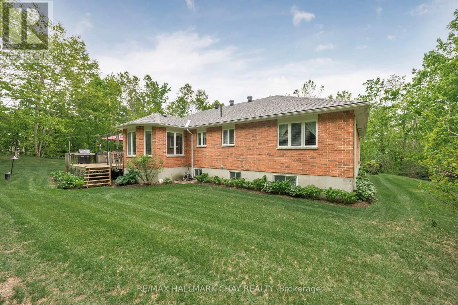 7 PINEVIEW DRIVE