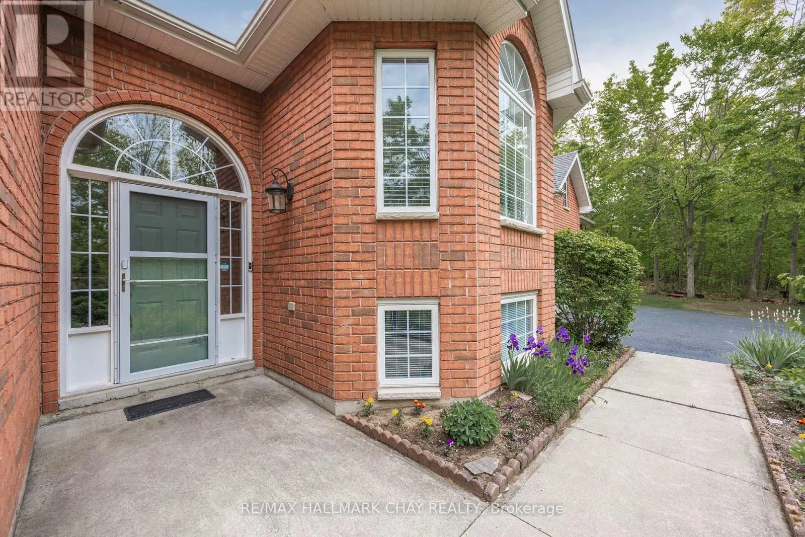 7 PINEVIEW DRIVE