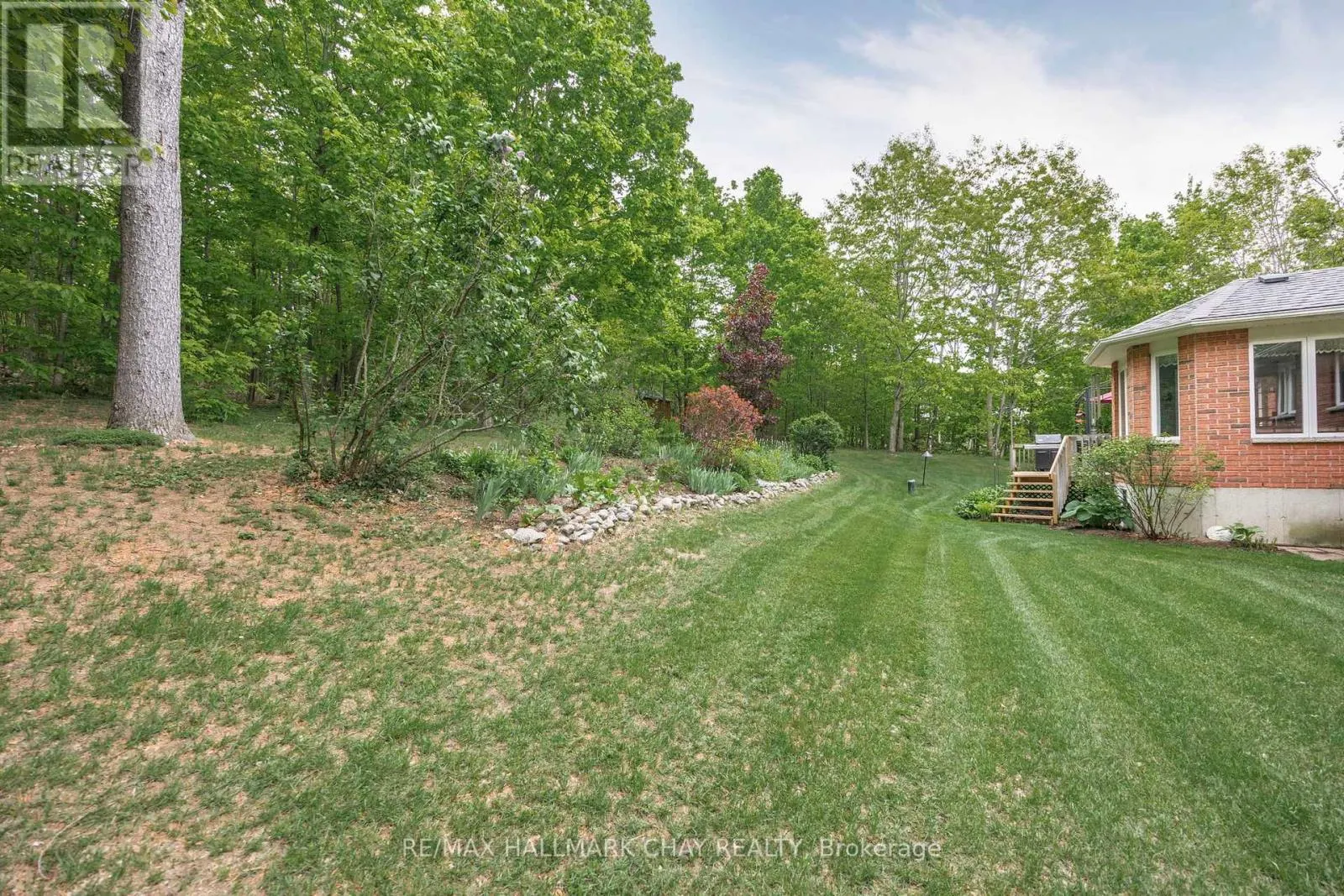 7 PINEVIEW DRIVE
