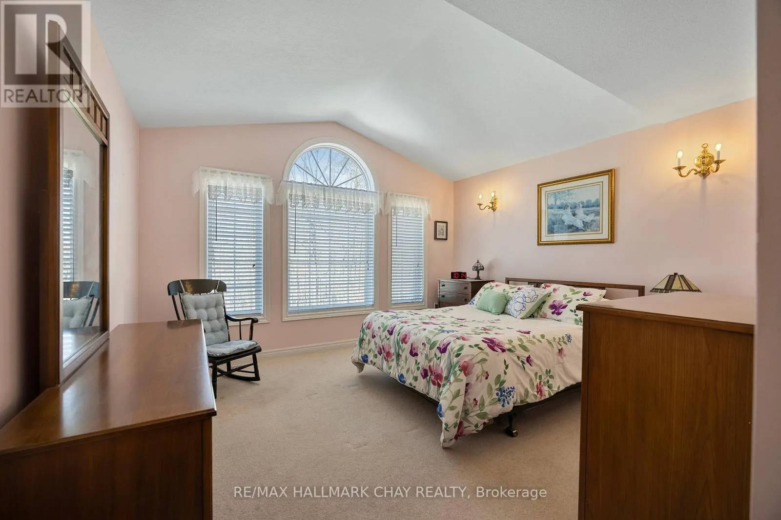 7 PINEVIEW DRIVE
