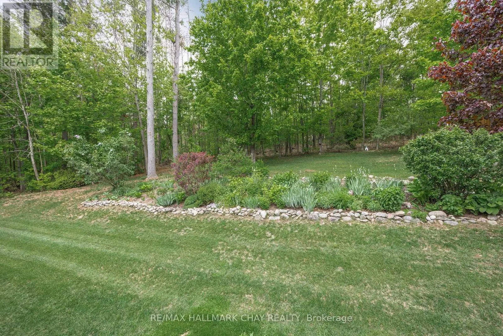 7 PINEVIEW DRIVE