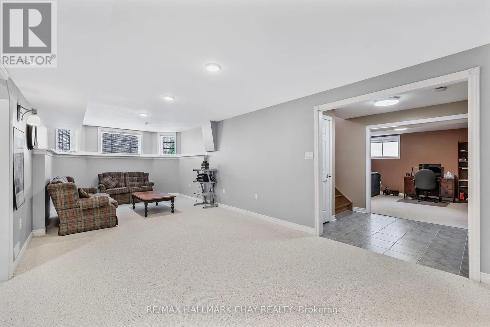 7 PINEVIEW DRIVE