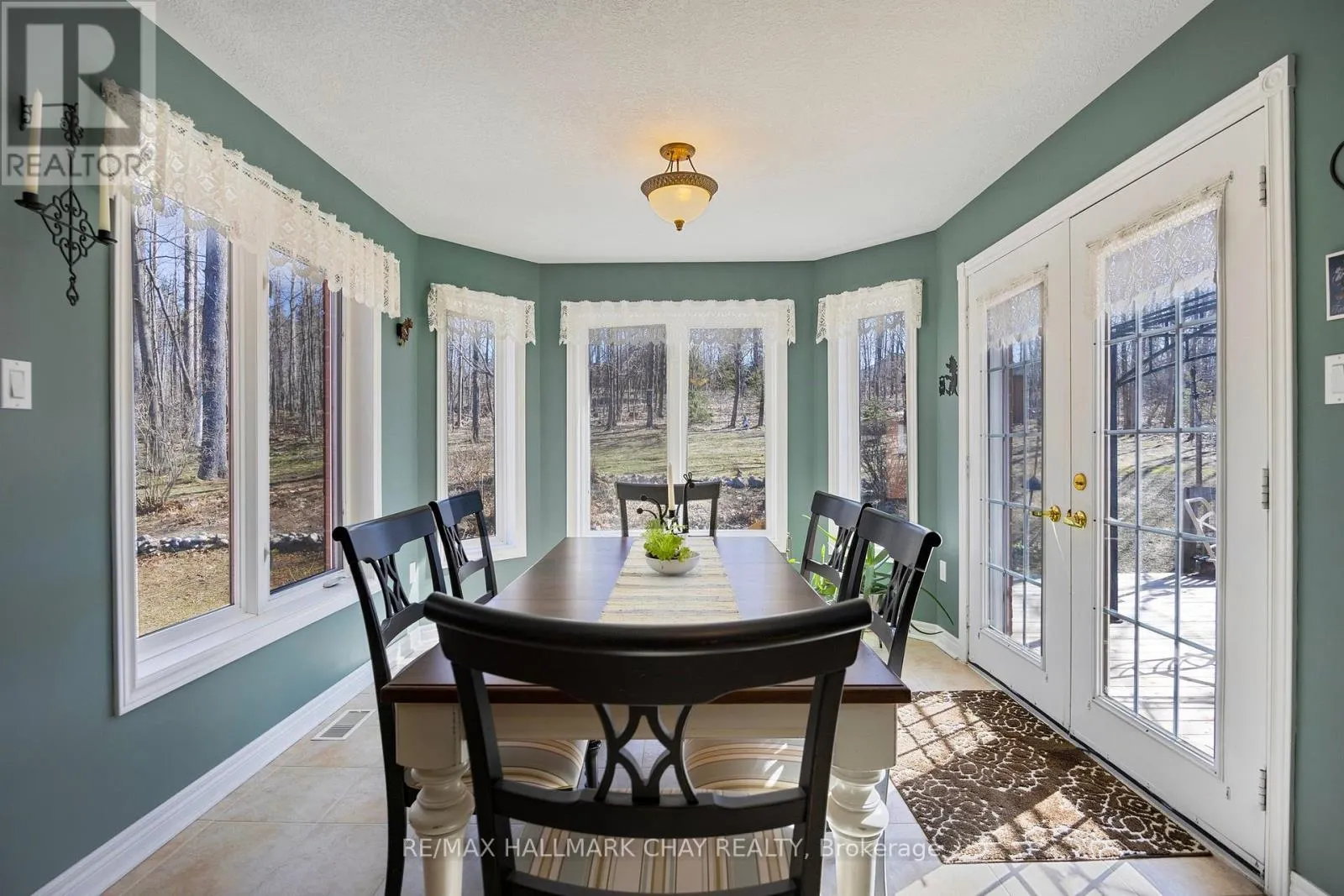 7 PINEVIEW DRIVE